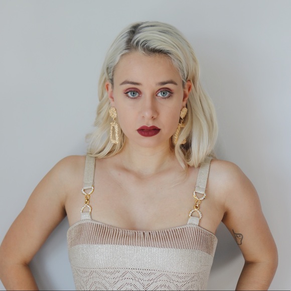 Meet your Posher, Kira - Picture 2 of 4